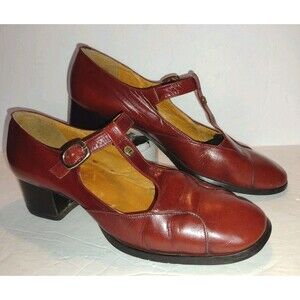 Vintage 1970s Etienne Aigner Oxblood Mary Jane Heels Brass Logo 8.5N